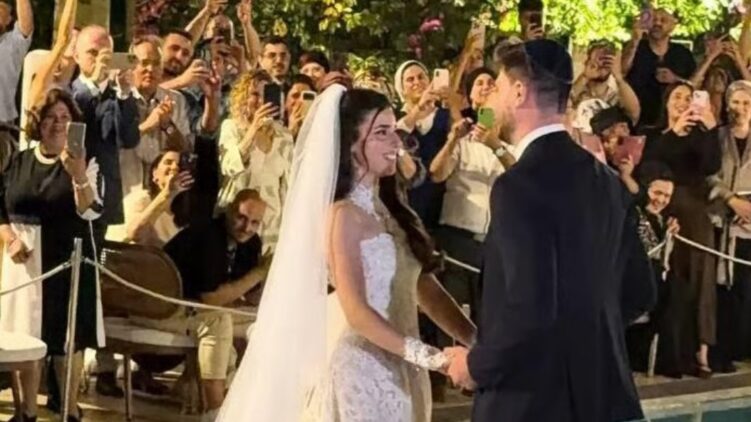 Összeházasodott két egykori túsz, Sasha Troufanov és Sapir Cohen, akiket együtt raboltak el október 7-én