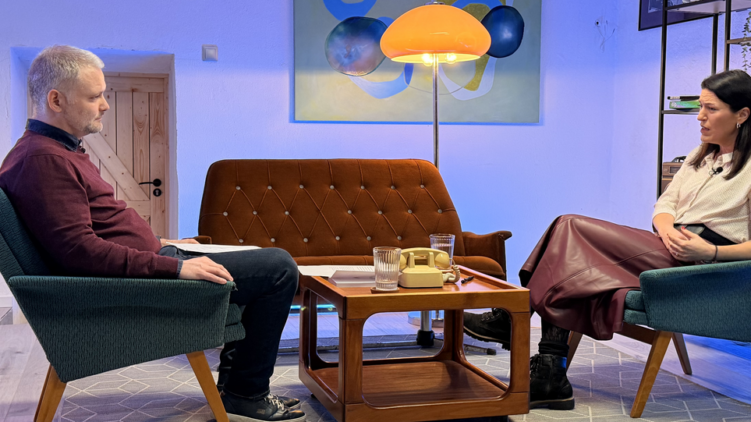 Példaképek és valódi történetek a mikrofon mögött – Singer Dávid a Csak semmi córesz podcast terveiről