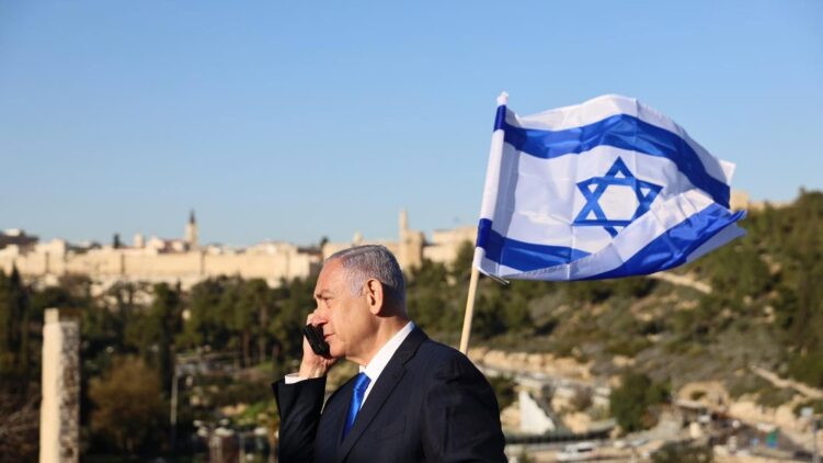 Netanjahu titokban találkozott az EAE elnökével Abu-Dzabiban, de ez már nem titok