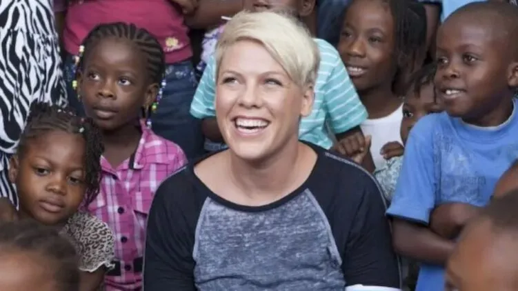 Pink UNICEF-nagyköveti megbízatásának visszavonását követelik antiszemita hangadók
