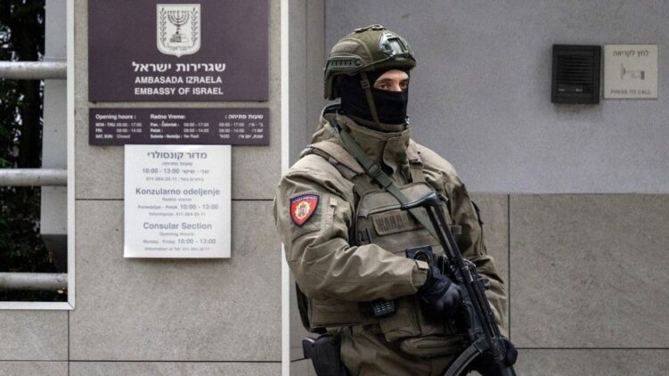 Inforádió: Terrortámadás történt Izrael belgrádi nagykövetségénél