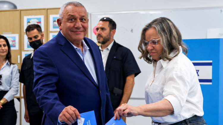 Izrael szavaz: Hihetetlen, de elérheti a 78 %-ot a részvételi arány
